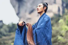 民间故事：道士强占狐狸洞，多次殴打狐狸，遭报复被赤身吊上城墙图片