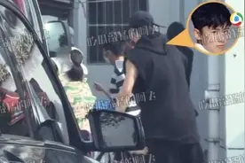 张杰谢娜接娃放学，3岁女儿首露脸，皮肤白皙，模样清秀像爸爸图片