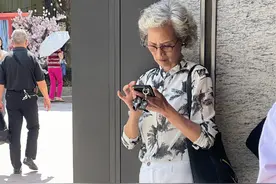 岁月从不败美人，上海街头的“仙女奶奶”穿搭，美得优雅又从容图片