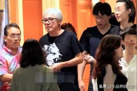 53岁张宇隐退两年罕见露面 满头白发面容憔悴显老态图片