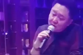 于谦获新称号“摇滚天王”！KTV霸气开嗓，我却被他的扳指吸引图片