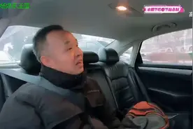 中年大叔乘网约车不识美女明星，却尴尬要微信视频封面