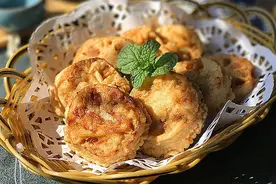 炸食物时，调面糊不要用水，学会正确做法，炸什么都酥脆不回软图片