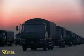 尖兵天降！多图直击特战队员昼夜间伞降机降训练图片