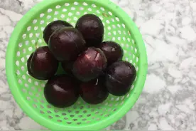 这种3元1斤的水果快要过季，一次买10斤，做果酱囤起来，随吃随取图片