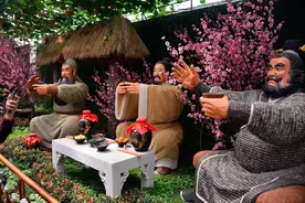 曾经效仿桃园结义的三兄弟，如今的结局很悲哀，将成为历史的奇迹图片