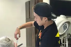 日本“宅男”晒出理发前后的对比图，网友：太惊艳图片