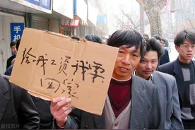 老板拖欠农民工的血汗钱，教你三招，几乎不花钱，就可以拿到报酬图片