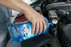 玻璃水冻住了怎么办？教你一招，一般都能化开图片