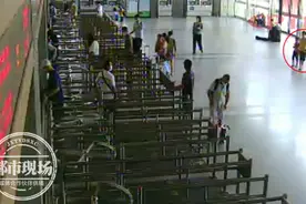 12岁哥哥带着一对7岁双胞胎弟弟，坐火车出走？原因让人笑了图片