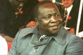 “非洲屠夫”阿明：拿人肉喂鳄鱼，向英国女王索要内裤图片