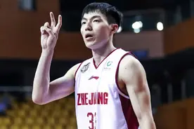当选本土MVP，吴前激动得语无伦次！赵继伟翻译：我是亿万富翁图片
