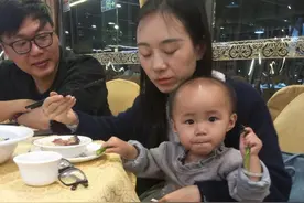 95后全职妈妈占比达八成，父母表示痛心：供你读博不是让你看孩子图片