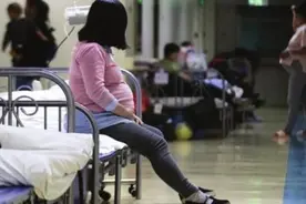 中国夫妻产下“黑人宝宝”，老公以为抱错了，婆婆：我知道原因了图片