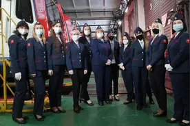 巾帼不让须眉！莫斯科地铁首批女司机上岗图片