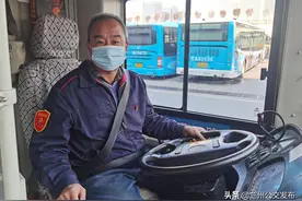 在学思践悟中坚定理想信念，在奋发有为中践行初心使命图片