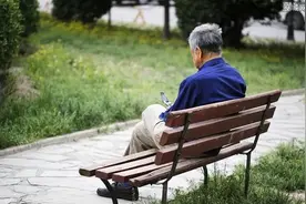 为什么大部分人退休后，都不愿意回去单位看一看？看完就明白了图片