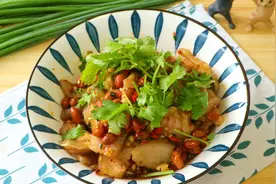 凉拌猪耳想做得好吃，调料汁是关键，大厨教你绝密配比，下酒下饭图片