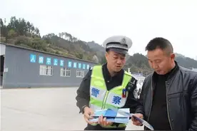疫情不退 我们不走——两名已提交辞职申请辅警的最美逆行图片