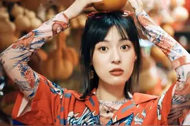 她被赞“男神收割机”，28岁官宣嫁给幼儿园同学，网友：真甜图片