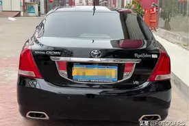 丰田老皇冠4.3L V8，当年售价超80万，十年之后还能卖48万？图片