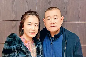 甘比生日收礼收到手软，蛋糕鲜花摆满豪宅，三岁小女儿弹琴送惊喜图片