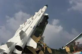 印度试射新型防空导弹，射程翻倍威力大增，要对付的还不止是巴铁图片