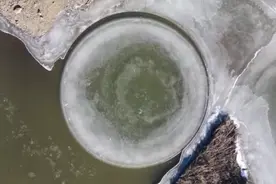爱的魔力转圈圈！乌兰浩特市洮儿河上这块浮冰成了网红……图片
