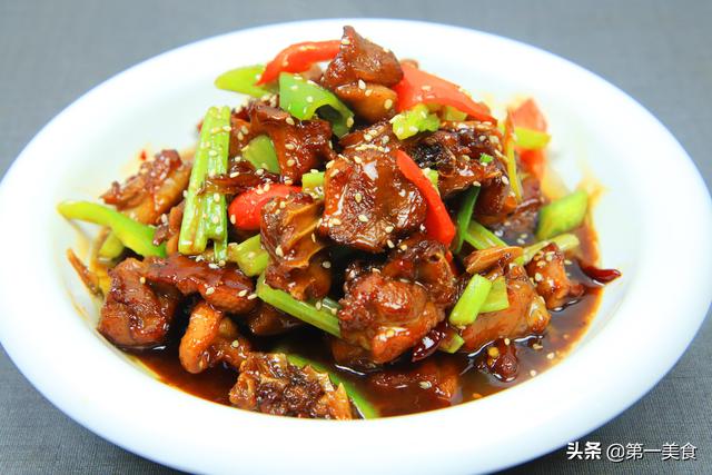 啤酒烧鸭的家常做法（一罐啤酒）
