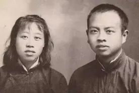 40岁从名校辞职当作家，穷困潦倒为生存考驾照，死前痛苦头撞墙图片