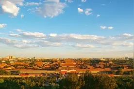 女人因为一场同学聚会，发现男女之间根本不会有纯洁的友谊图片