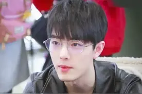 肖战考古系列（八）：被学妹暗恋9年故事曝光，大明星他值得！图片