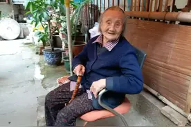 家有长寿老人，75岁儿子照顾97母亲：“您不死，我怎敢死啊”图片