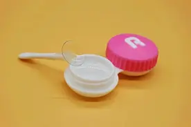 眼科医生：这样戴“隐形眼镜”，眼病几率高出20倍……图片