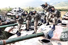 吴京可以借到部队装备，背景究竟多强大，看看军方的回答图片