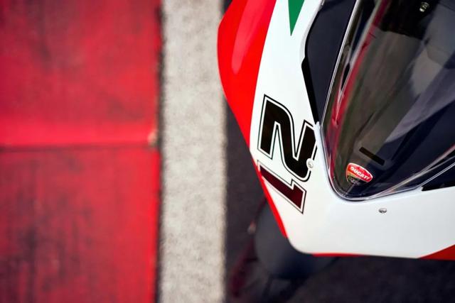 杜卡迪推出Panigale V2特别版，纪念“最强油漆工”夺冠20周年