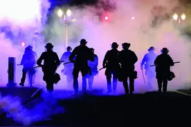 美国骚乱持续！暴徒扬言要打劫唐人街，华人自发聚集誓死保护图片