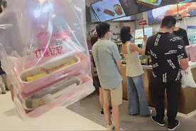 买胡辣汤送口红、火锅外卖火爆……七夕当天，郑州有餐饮店营业额增长4倍图片