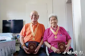丈夫带队端掉日军炮楼 妻子在日军眼皮底下传递情报 十堰这对九旬夫妇的抗日故事很传奇图片