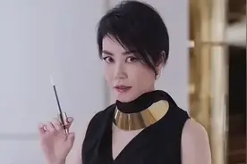 王菲气质更多来自颧骨和身材，如今鼻子却挛缩了，逃不过变蔡明图片