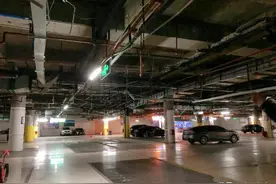 年入3千万！开铺不如停车场赚钱？拱北口岸商铺变身停车场图片
