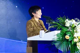 人民小酒发布做酒业“新时代国民IP”发展计划并含泪维权，白酒新秀面临普遍难题图片