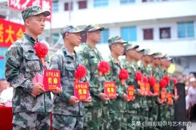 大一新生犹豫要不要当兵，退役士兵给出7点理由，要做好思想准备图片
