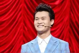 爆笑脱口秀：小沈龙自嘲童年是笑话大全，搞笑段子频出，笑翻全场图片