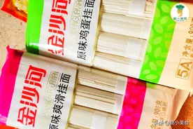 买挂面别只看牌子，还要看配料表！2种挂面再便宜也别要，没营养图片