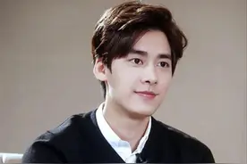 3000万顶流身份公开？李易峰疑似恋情曝光，女友身份令人意外图片