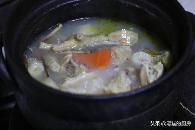 花胶煲汤成奶白色 2026年花胶煲汤成奶白色可以吃吗