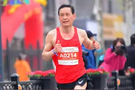 服气！61岁大爷徐马2小时49分，配速402，月跑量600km+图片