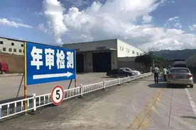 300万迈巴赫去年检，质检员一脚油门踩到5000转，连踩了10分钟图片