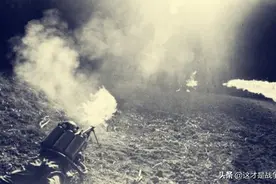 喷火兵首次参加对印作战，步兵刚开始嫌累赘，战后主动给他们请功图片